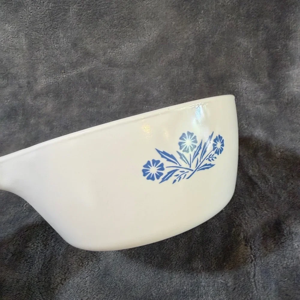 Vintage Corning Ware Blue Cornflower Menu-Ette P-82-B 1.5 Pt Saucepan with Lid‎
